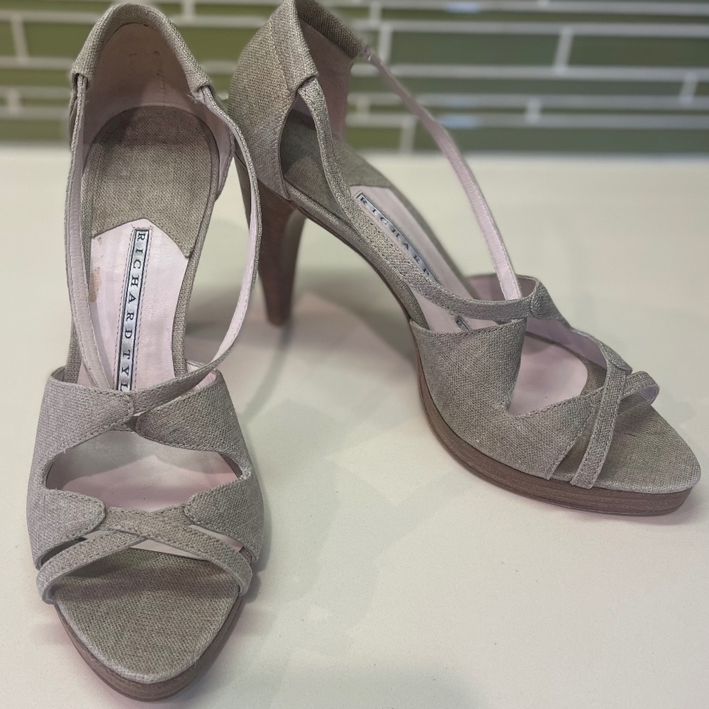 Richard Tyler Natural Linen Sandals sz 6.5